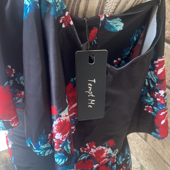 Women’s One piece Ruffle Swimsuit - Picture 4 of 5